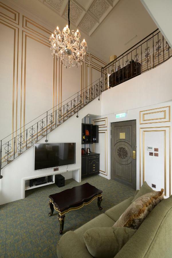 โกลเดน ทิวลิป อาร์เอส บูทิก โฮเต็ล Hotel ไถหนาน ภายนอก รูปภาพ